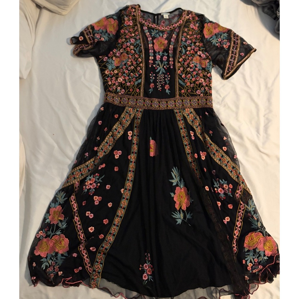 Sundance Dress Boho Floral Embroidered Mesh Black Keyhole Back Petites PM - Picture 2 of 8